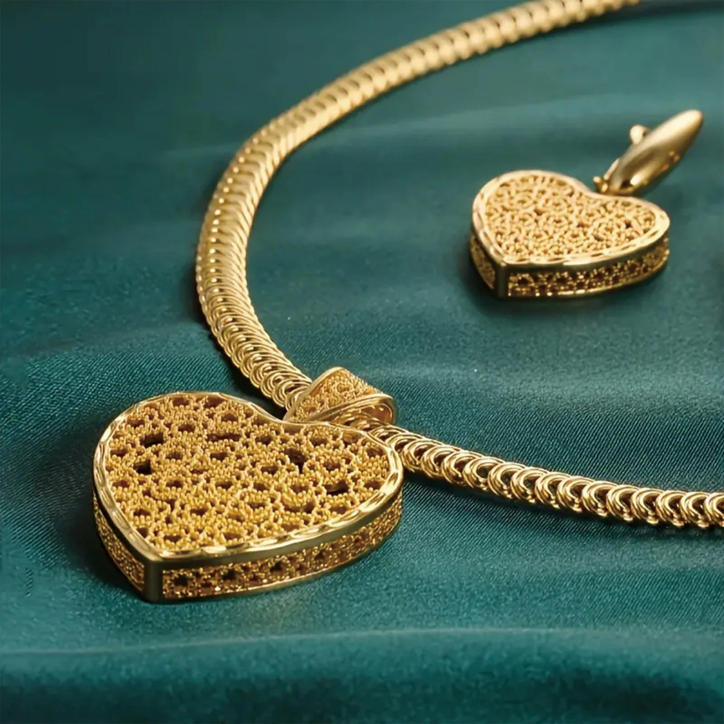 2 Piece Elegant 18K Gold Plated Jewellery Set - Boho Chic Heart Pendant