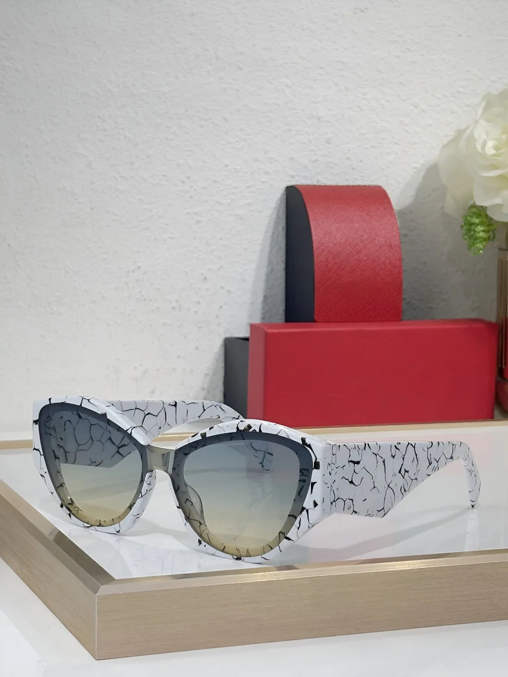 Sunglasses Women Stylish Tortoiseshell Frame Pink Lenses UV Protection Fashion