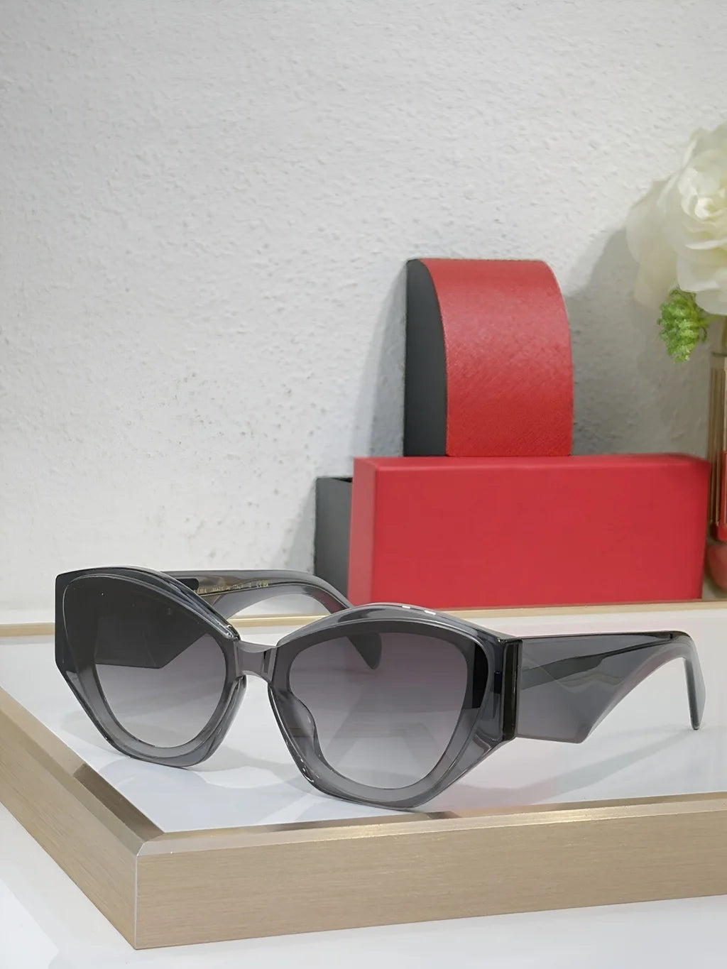 Sunglasses Women Stylish Tortoiseshell Frame Pink Lenses UV Protection Fashion