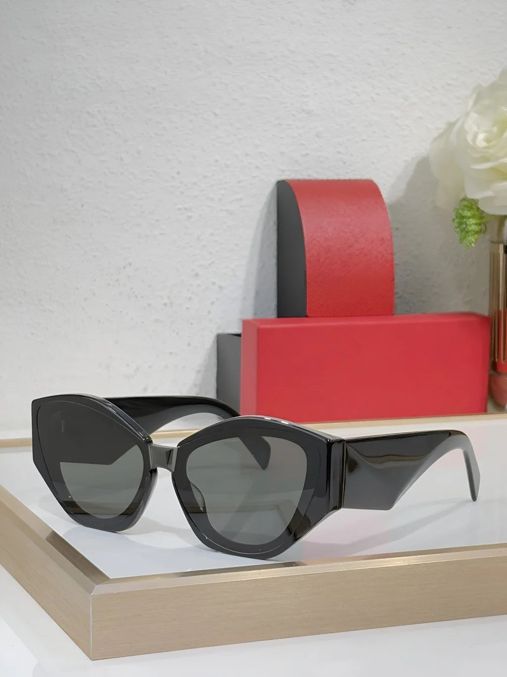 Sunglasses Women Stylish Tortoiseshell Frame Pink Lenses UV Protection Fashion